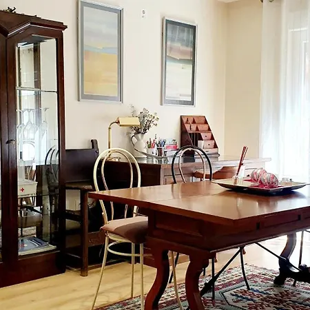 Despertar En Leon, Al Lado De La Catedral *