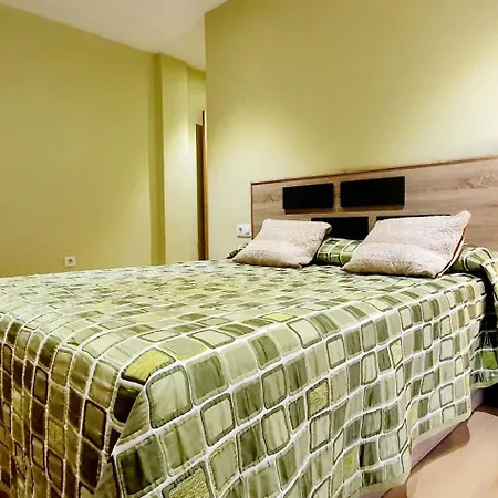 Despertar En Leon, Al Lado De La Catedral לאון