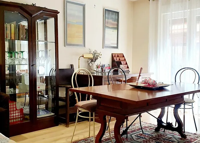 Despertar En Leon, Al Lado De La Catedral *